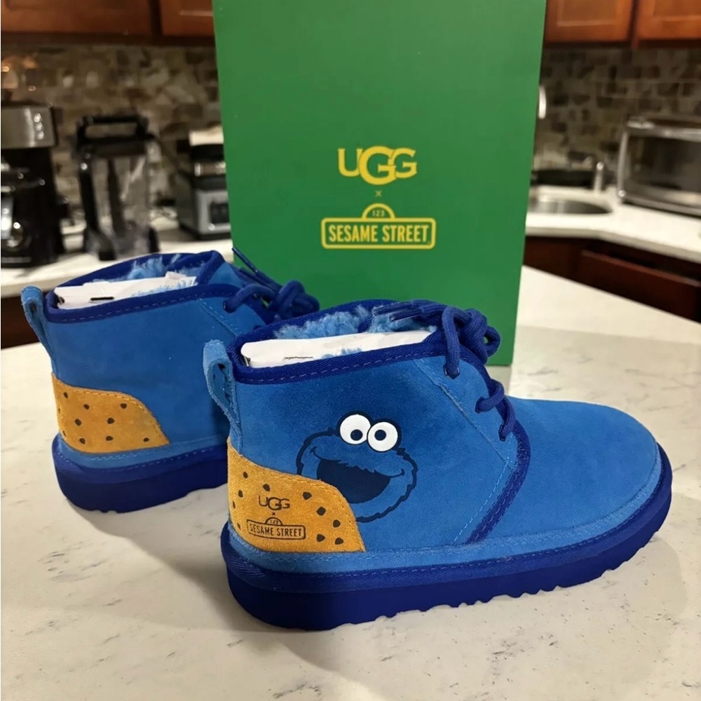 UGG X SESAME STREET Elmo Cookie Monster Blue Little Kids Boots 1-3Y - Picture 3 of 8